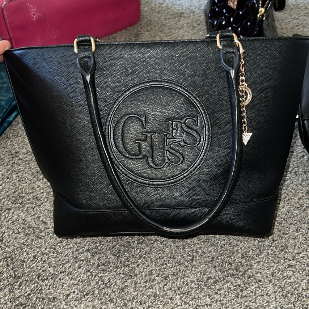 Guess tote